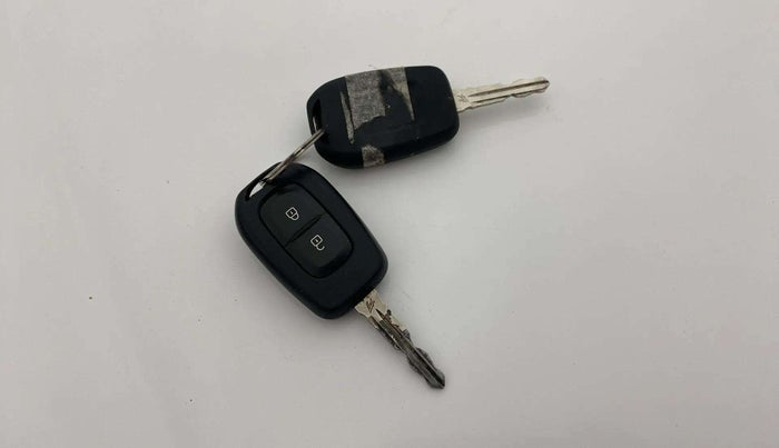 2019 Renault TRIBER RXL MT, Petrol, Manual, 33,479 km, Key Close Up
