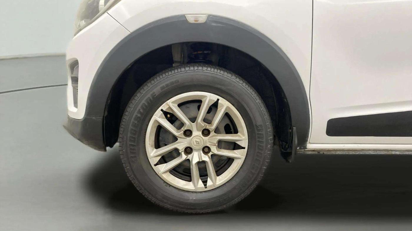 2019 Renault TRIBER RXL MT, Petrol, Manual, 33,479 km, Left Front Wheel