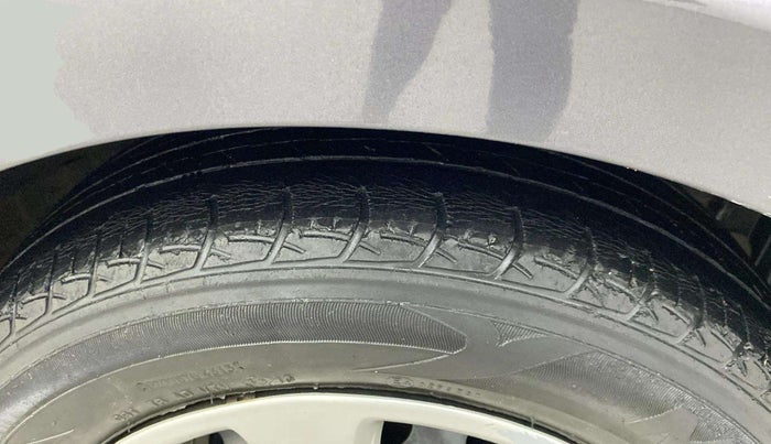 2014 Hyundai Verna FLUIDIC 1.6 VTVT EX, Petrol, Manual, 56,640 km, Right Front Tyre Tread