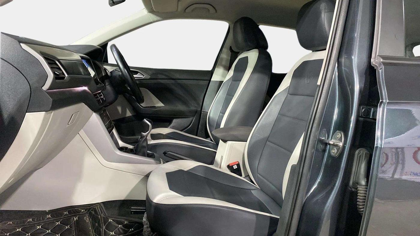2022 Volkswagen TAIGUN HIGHLINE 1.0 TSI MT, Petrol, Manual, 61,930 km, Right Side Front Door Cabin