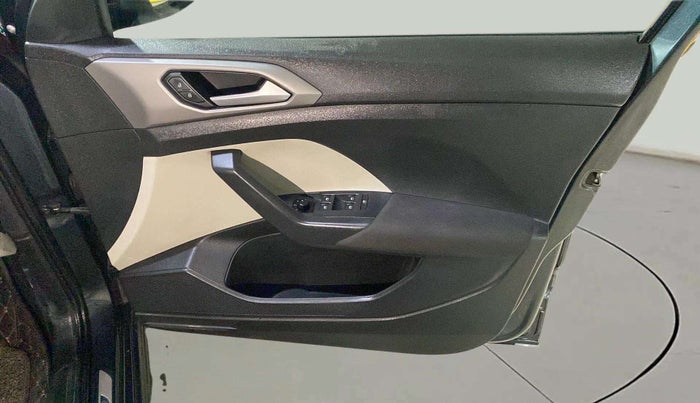 2022 Volkswagen TAIGUN HIGHLINE 1.0 TSI MT, Petrol, Manual, 61,835 km, Driver Side Door Panels Control