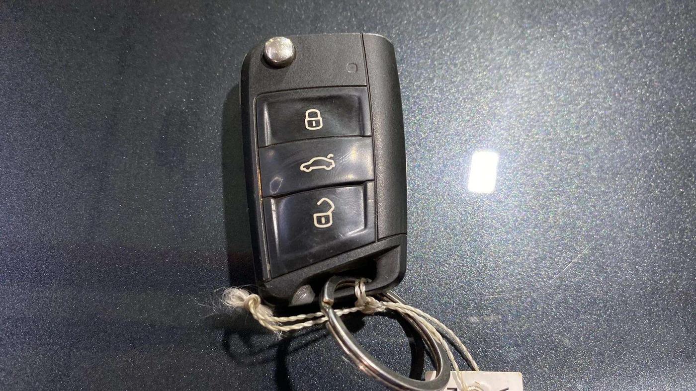 2022 Volkswagen TAIGUN HIGHLINE 1.0 TSI MT, Petrol, Manual, 61,930 km, Key Close Up