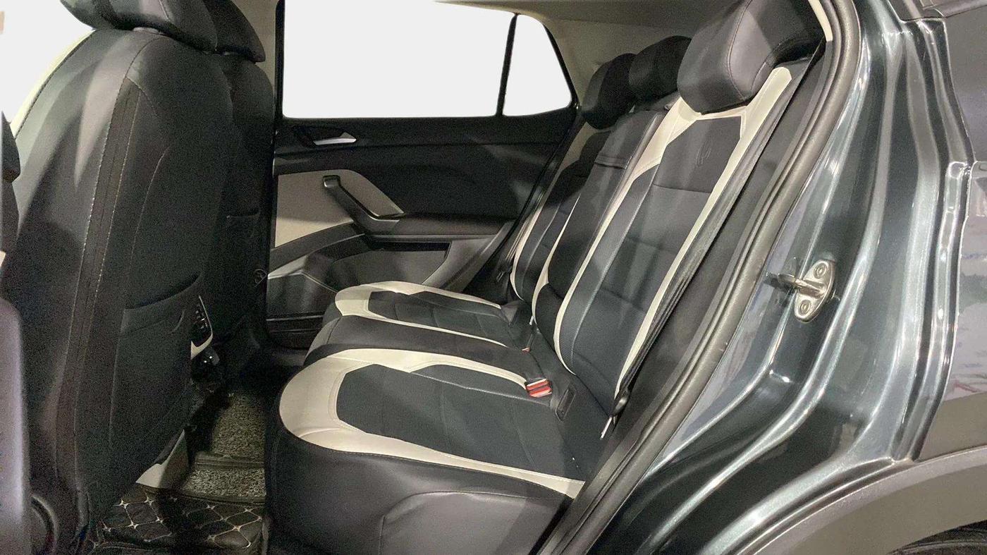 2022 Volkswagen TAIGUN HIGHLINE 1.0 TSI MT, Petrol, Manual, 61,930 km, Right Side Rear Door Cabin