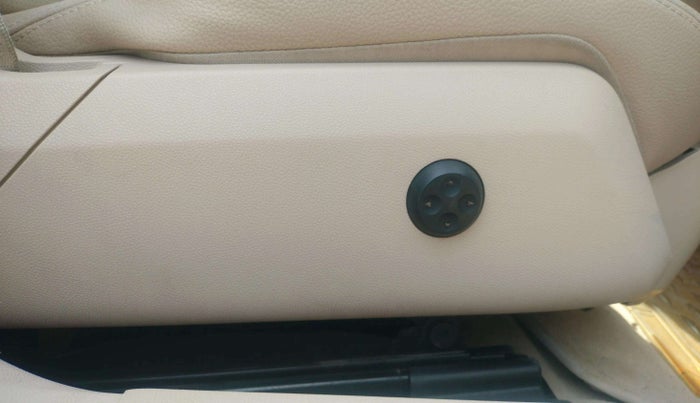 2014 Mercedes Benz E Class E250 CDI, Diesel, Automatic, 59,486 km, Driver Side Adjustment Panel