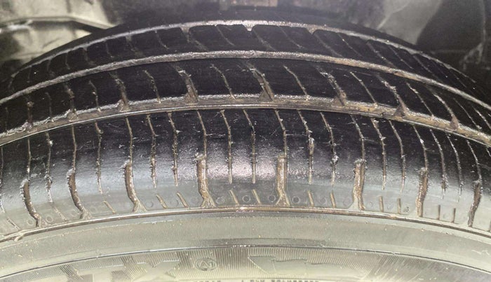 2013 Maruti Wagon R 1.0 LXI CNG, CNG, Manual, 29,101 km, Left Front Tyre Tread