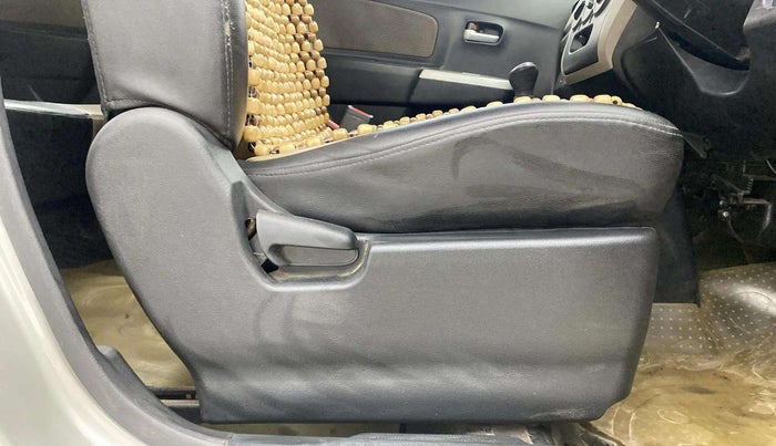 2013 Maruti Wagon R 1.0 LXI CNG, CNG, Manual, 29,101 km, Driver Side Adjustment Panel
