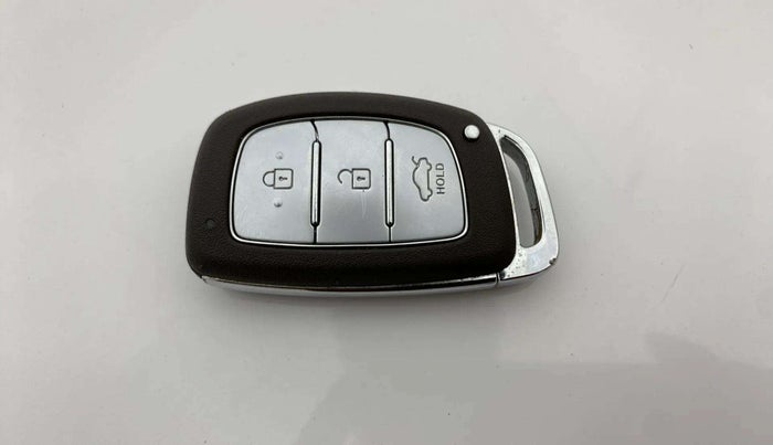 2023 Hyundai GRAND I10 NIOS ASTA 1.2 KAPPA VTVT, Petrol, Manual, 27,882 km, Key Close Up