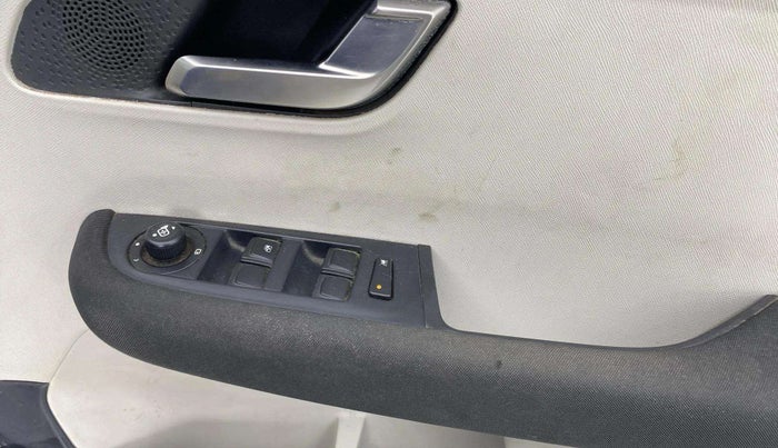 2022 Tata ALTROZ XZ PLUS DIESEL, Diesel, Manual, 30,226 km, Driver Side Door Panels Control
