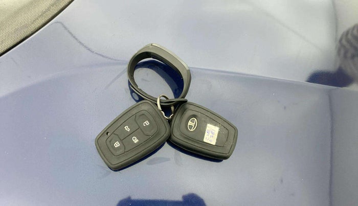 2022 Tata ALTROZ XZ PLUS DIESEL, Diesel, Manual, 30,226 km, Key Close Up