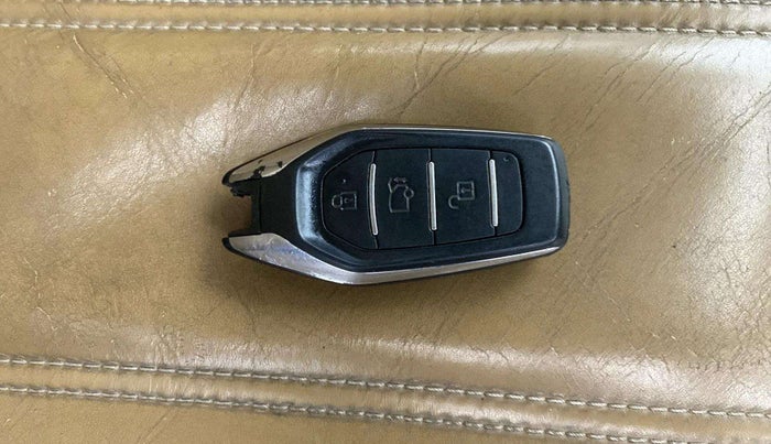 2018 Mahindra XUV500 W11, Diesel, Manual, 84,621 km, Key Close Up