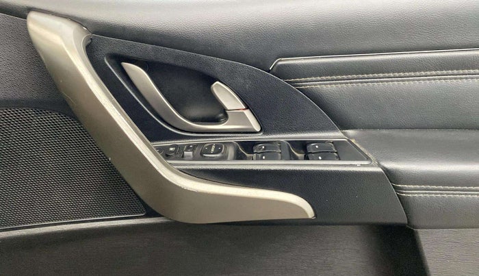 2018 Mahindra XUV500 W11, Diesel, Manual, 84,621 km, Driver Side Door Panels Control