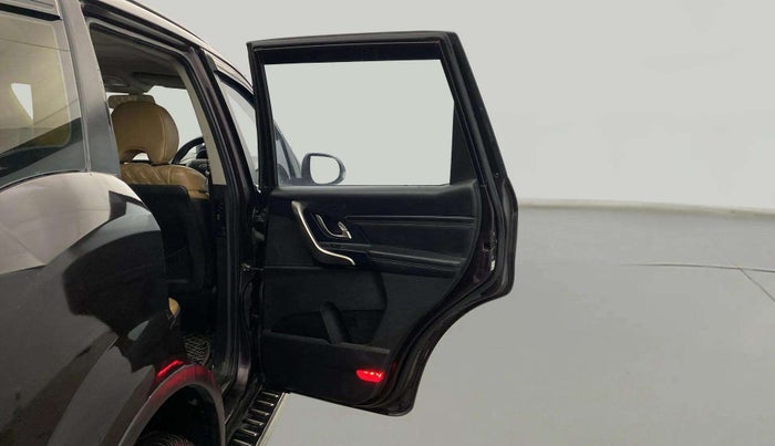 2018 Mahindra XUV500 W11, Diesel, Manual, 84,621 km, RHS Rear Door