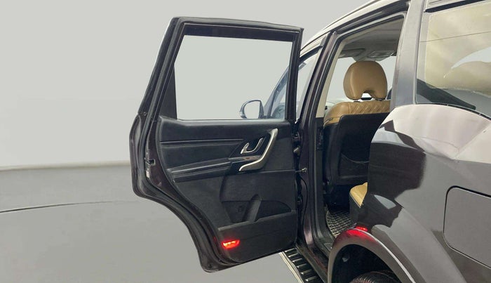 2018 Mahindra XUV500 W11, Diesel, Manual, 84,621 km, LHS Rear Door