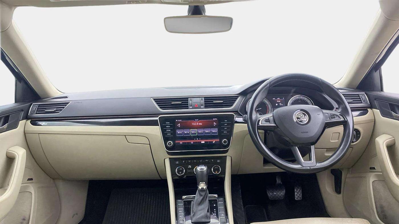 2018 Skoda Superb L&K 1.8 TSI AT, Petrol, Automatic, 65,658 km, Dashboard