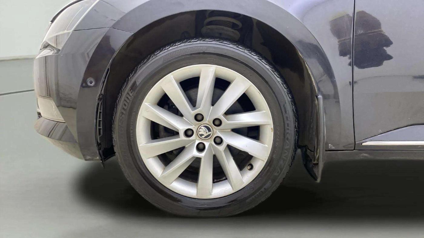2018 Skoda Superb L&K 1.8 TSI AT, Petrol, Automatic, 65,658 km, Left Front Wheel