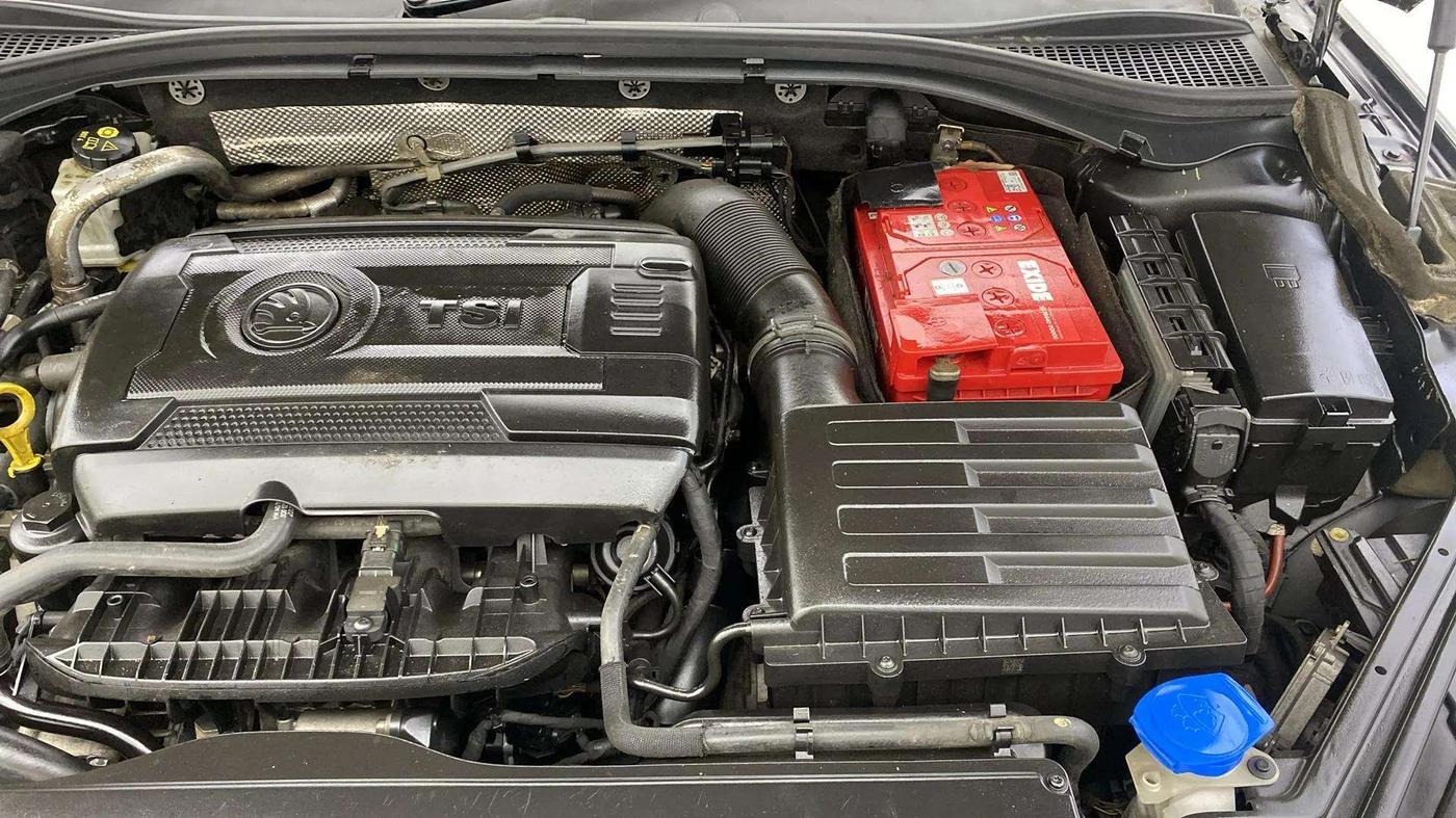 2018 Skoda Superb L&K 1.8 TSI AT, Petrol, Automatic, 65,658 km, Engine View - Left