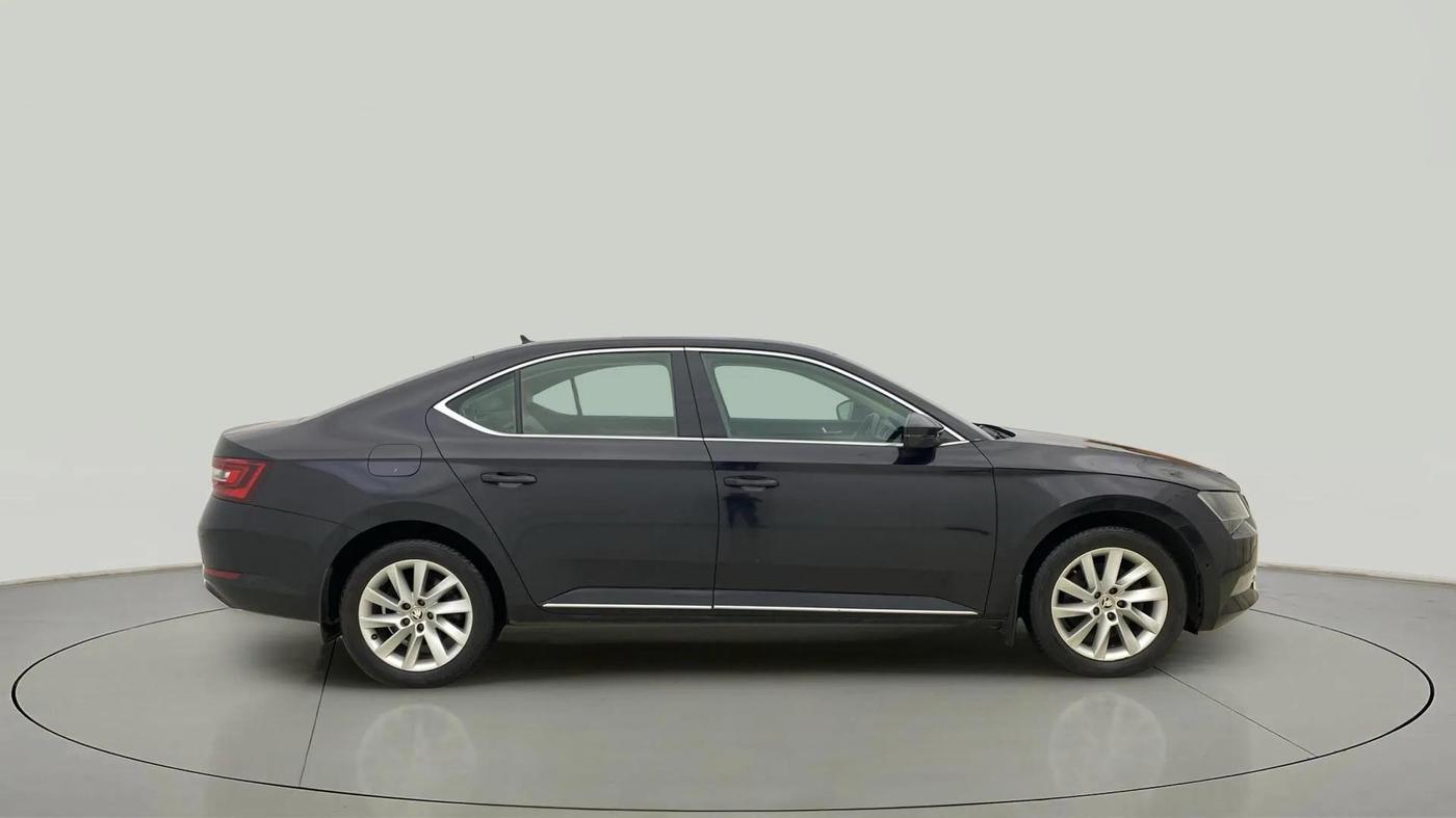 2018 Skoda Superb L&K 1.8 TSI AT, Petrol, Automatic, 65,658 km, Right Side View