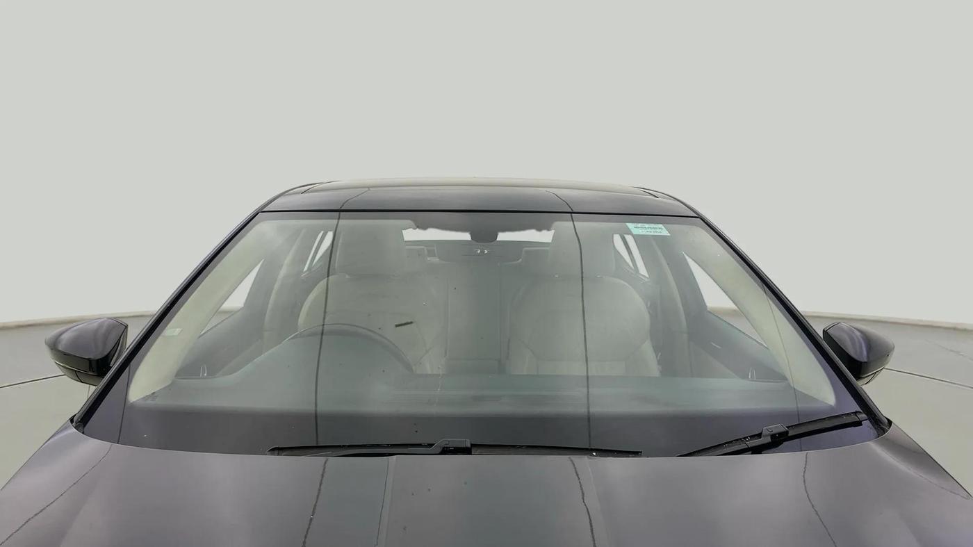 2018 Skoda Superb L&K 1.8 TSI AT, Petrol, Automatic, 65,658 km, Front Windshield