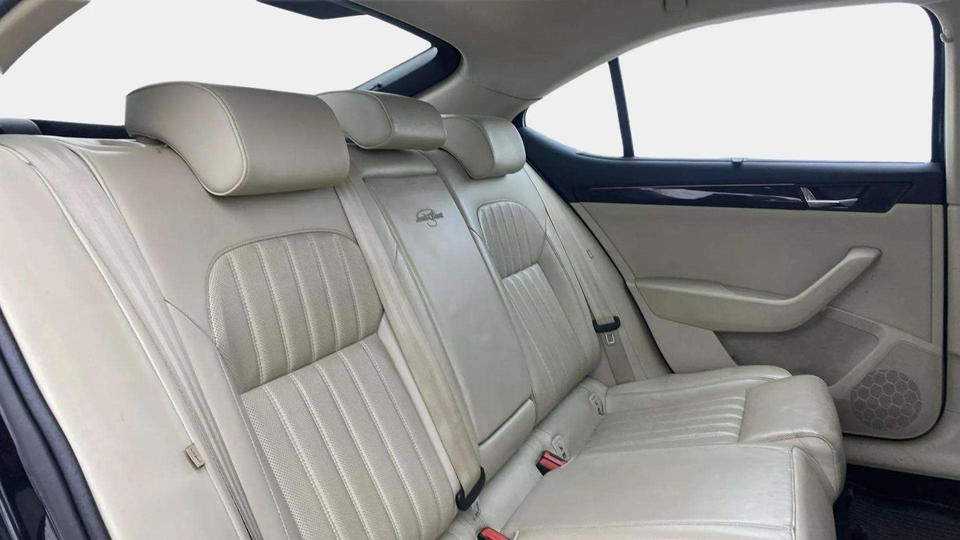2018 Skoda Superb L&K 1.8 TSI AT, Petrol, Automatic, 65,658 km, Right Side Rear Door Cabin