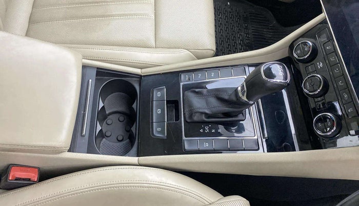 2018 Skoda Superb L&K 1.8 TSI AT, Petrol, Automatic, 65,610 km, Gear Lever