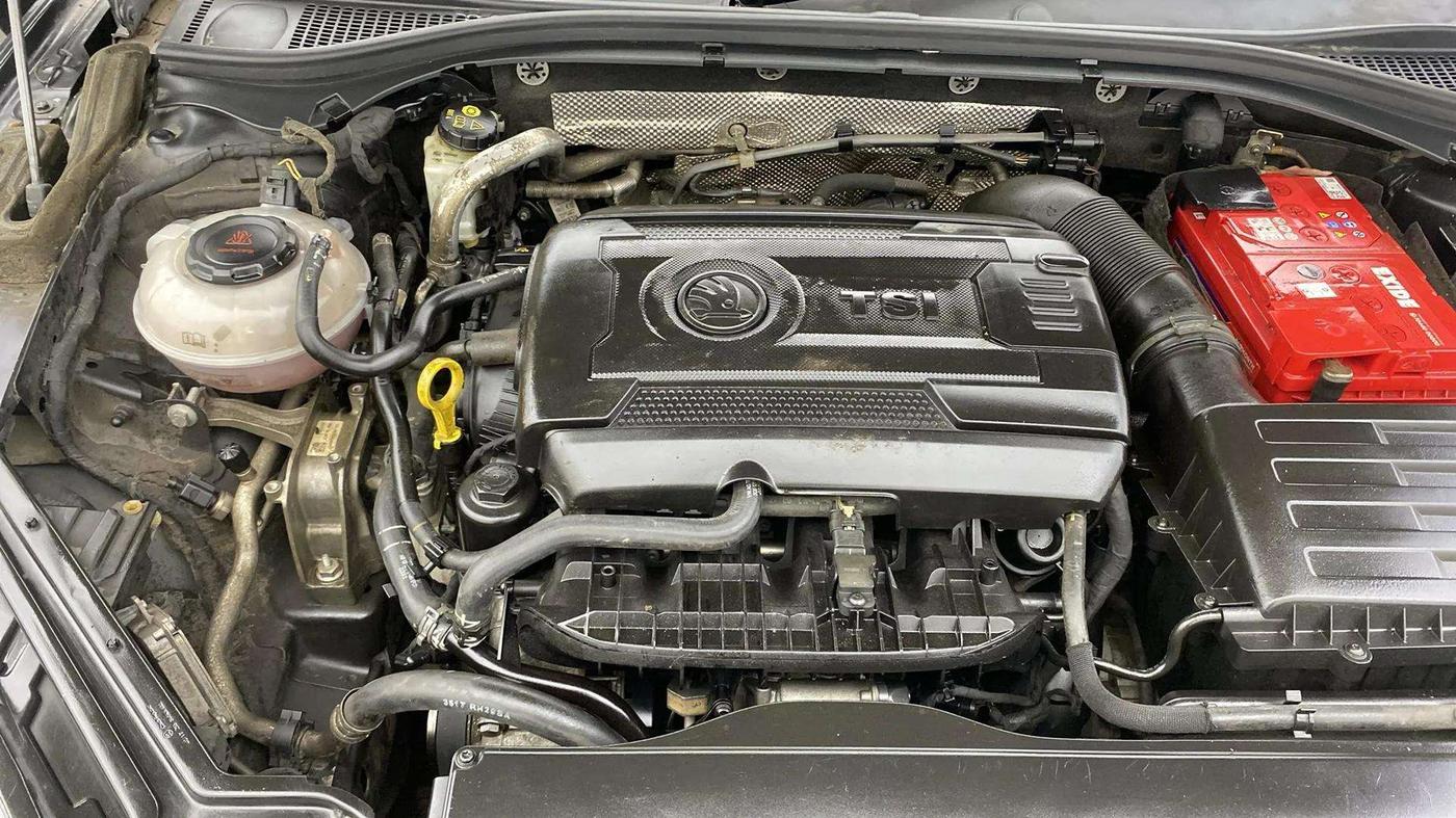 2018 Skoda Superb L&K 1.8 TSI AT, Petrol, Automatic, 65,658 km, Engine View - Right