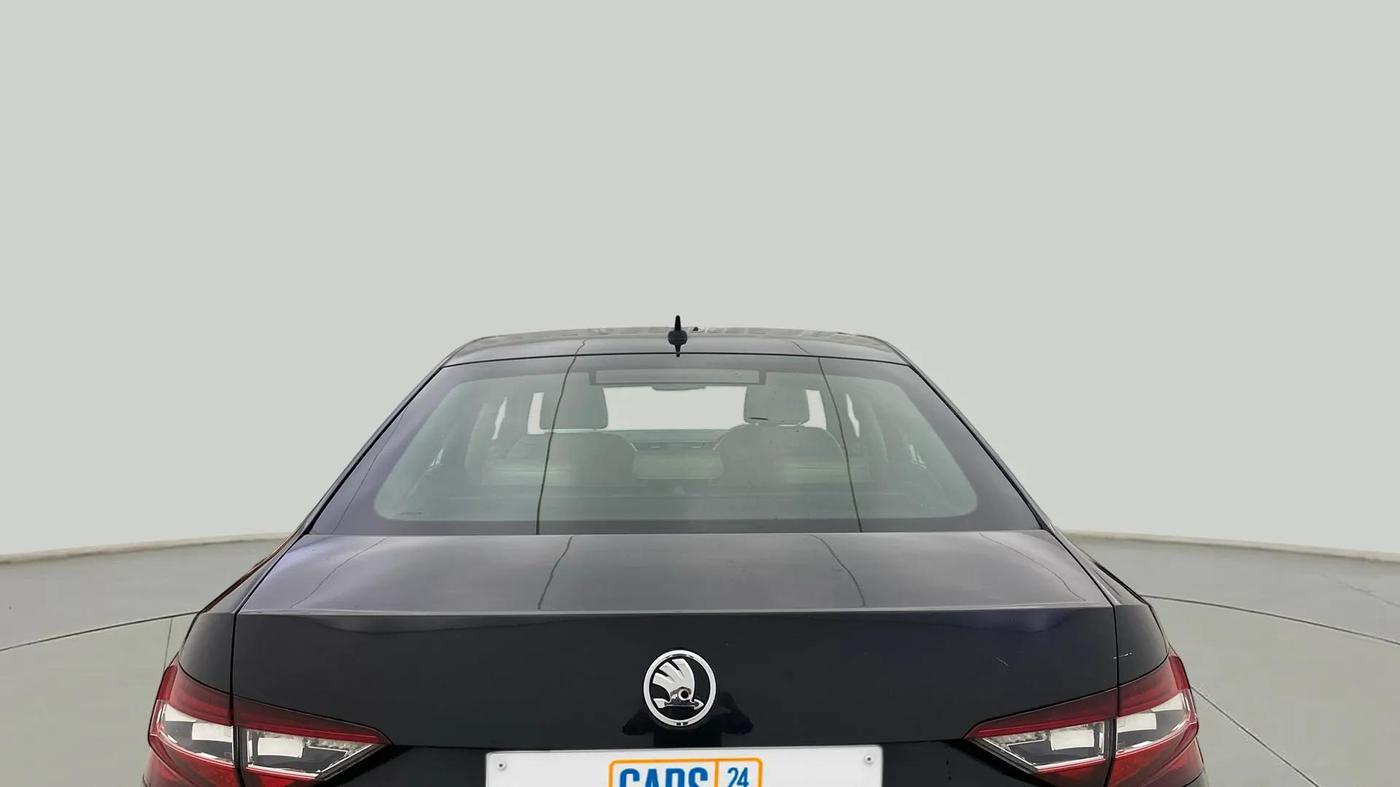 2018 Skoda Superb L&K 1.8 TSI AT, Petrol, Automatic, 65,658 km, Rear Windshield