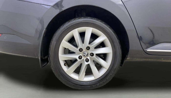 2018 Skoda Superb L&K 1.8 TSI AT, Petrol, Automatic, 65,610 km, Right Rear Wheel