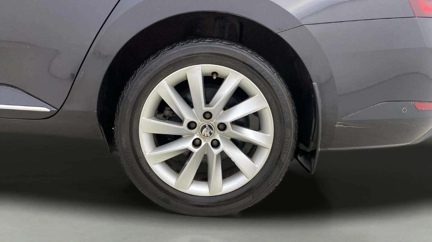 2018 Skoda Superb L&K 1.8 TSI AT, Petrol, Automatic, 65,658 km, Left Rear Wheel