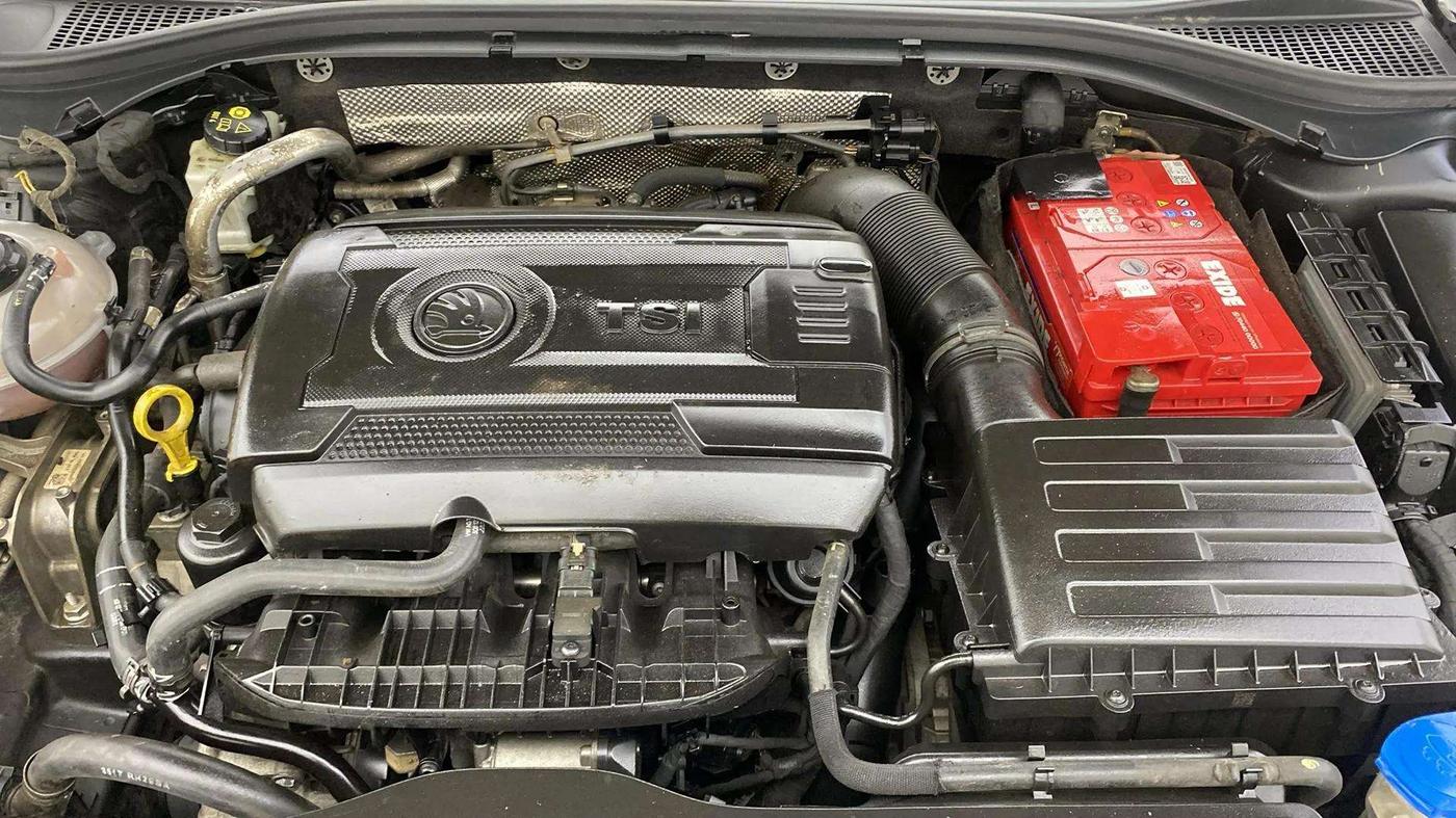 2018 Skoda Superb L&K 1.8 TSI AT, Petrol, Automatic, 65,658 km, Engine View