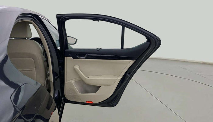 2018 Skoda Superb L&K 1.8 TSI AT, Petrol, Automatic, 65,610 km, RHS Rear Door
