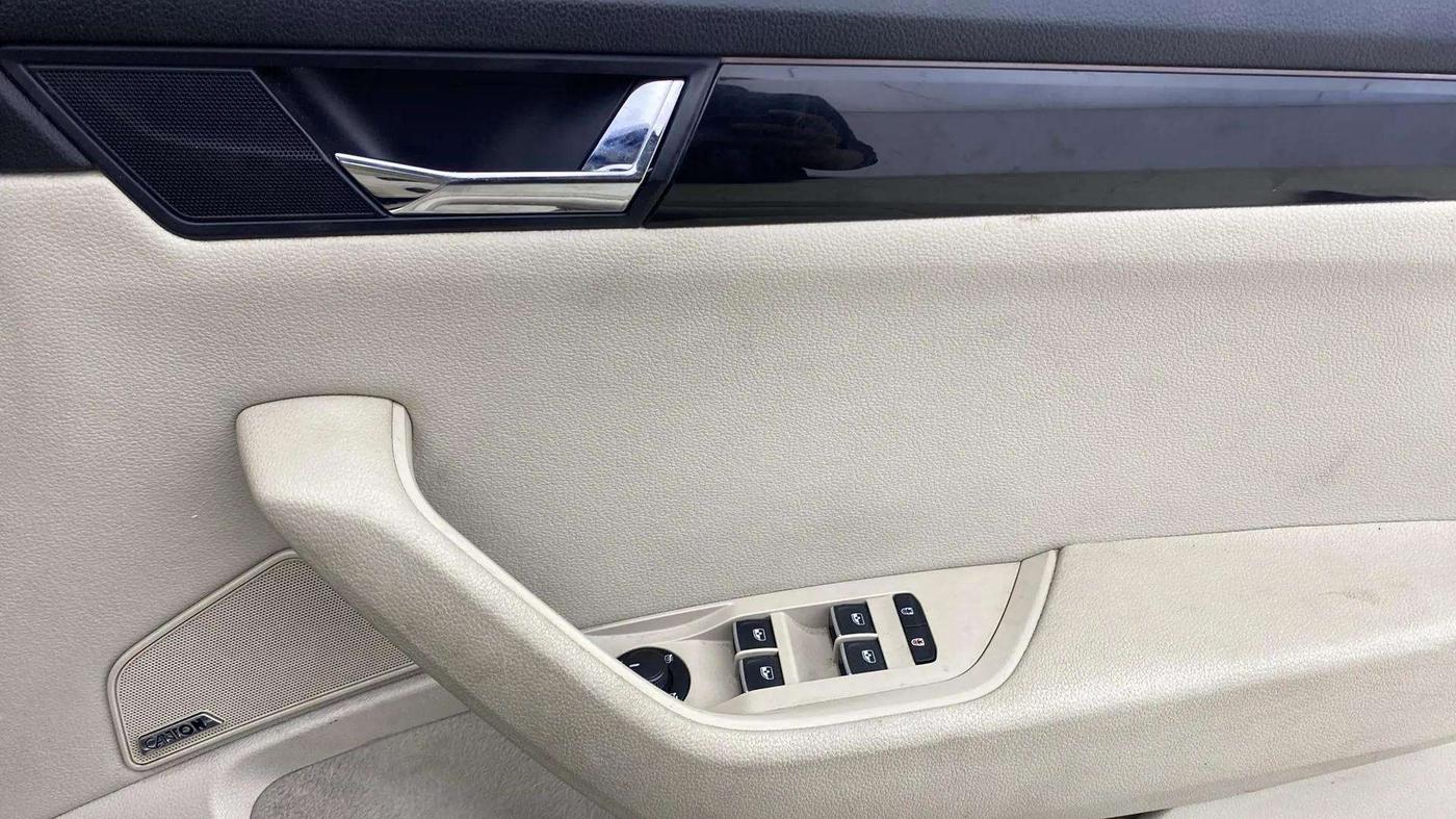 2018 Skoda Superb L&K 1.8 TSI AT, Petrol, Automatic, 65,658 km, Driver Side Door Panels Control