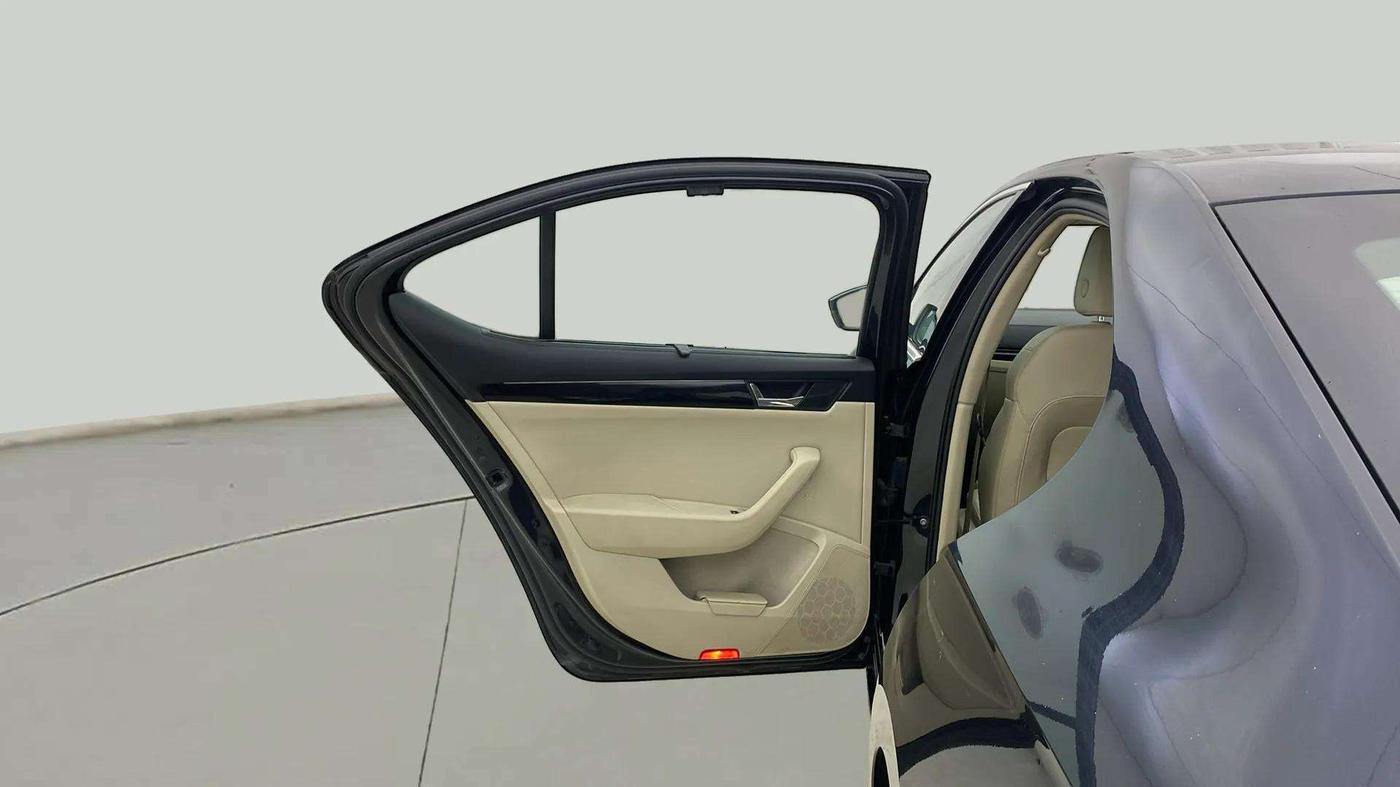 2018 Skoda Superb L&K 1.8 TSI AT, Petrol, Automatic, 65,658 km, LHS Rear Door