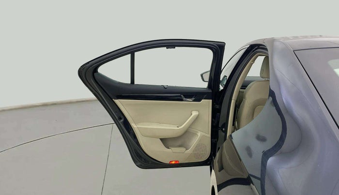 2018 Skoda Superb L&K 1.8 TSI AT, Petrol, Automatic, 65,610 km, LHS Rear Door