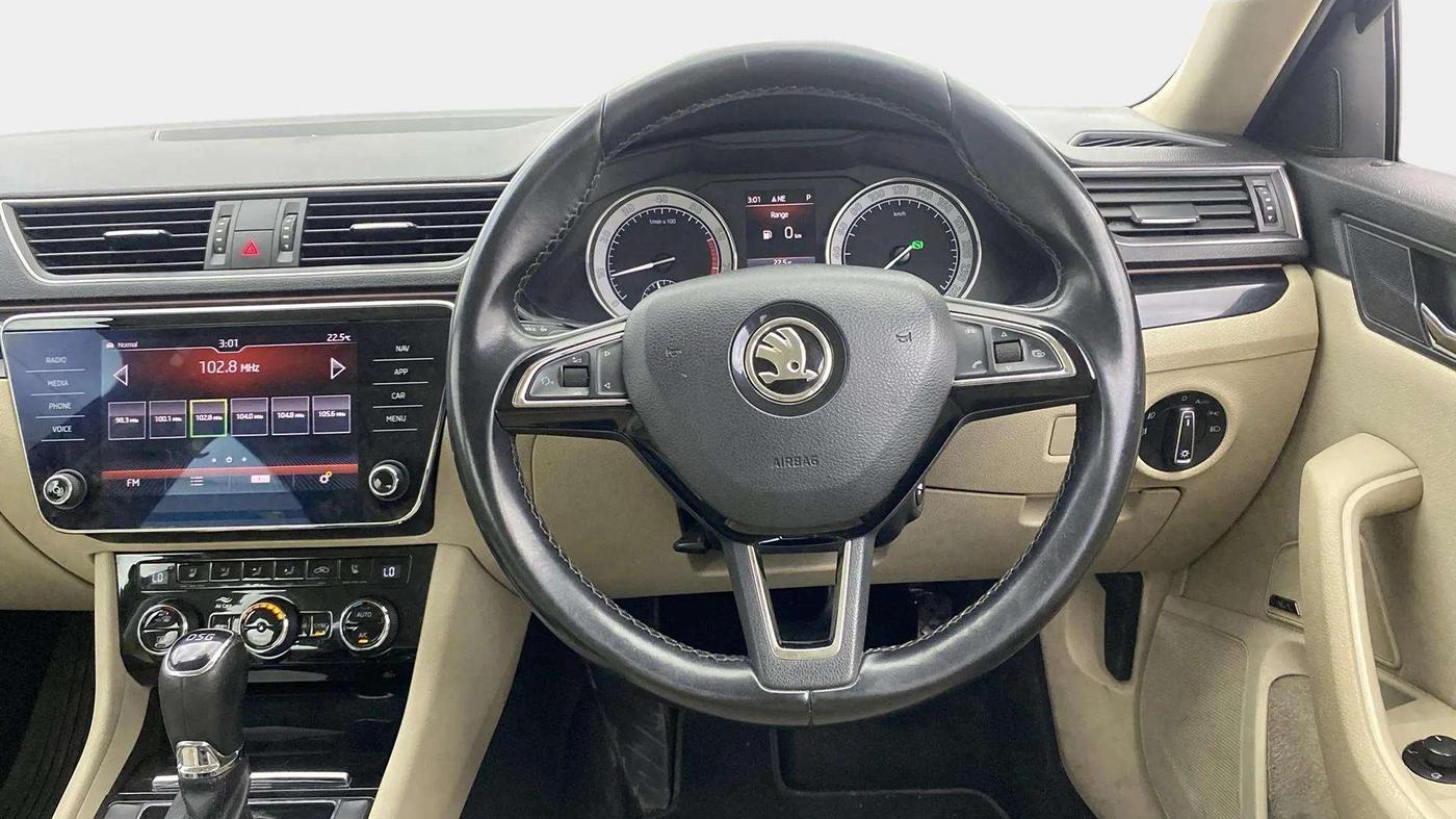 2018 Skoda Superb L&K 1.8 TSI AT, Petrol, Automatic, 65,658 km, Steering Wheel Close Up