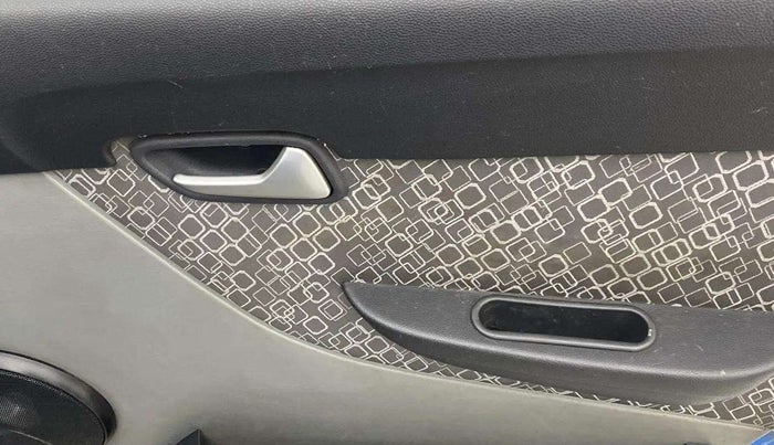 2017 Maruti Alto 800 LXI, Petrol, Manual, 35,271 km, Driver Side Door Panels Control