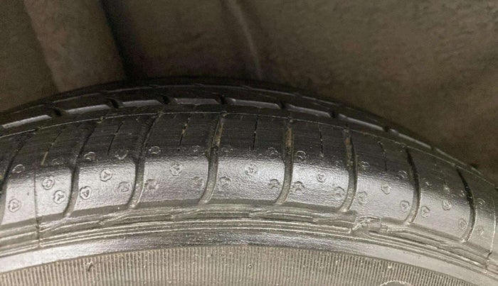 2015 Hyundai Xcent S (O) 1.2, Petrol, Manual, 63,646 km, Right Rear Tyre Tread