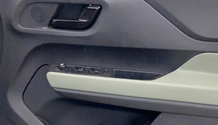 2024 Tata PUNCH ADVENTURE MT CNG , CNG, Manual, 33,793 km, Driver Side Door Panels Control