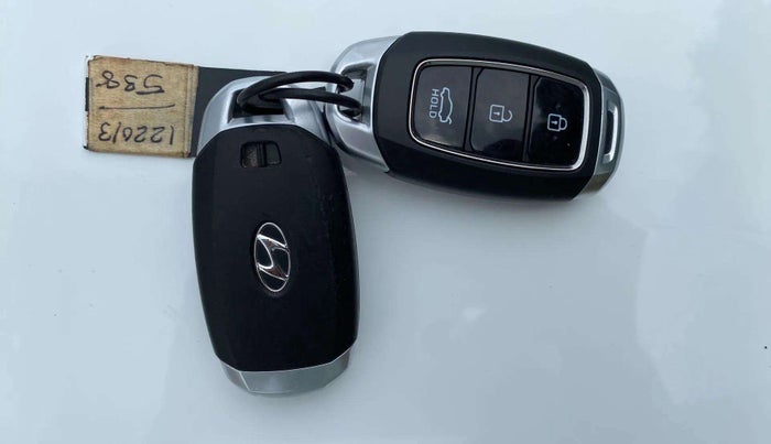 2019 Hyundai Verna 1.6 VTVT SX, Petrol, Manual, 68,877 km, Key Close Up
