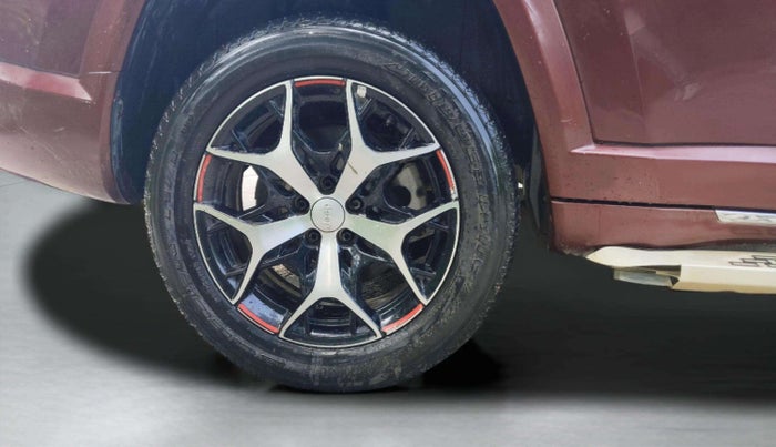 2022 Jeep MERIDIAN LIMITED (O) 4X2 AT, Diesel, Automatic, 31,269 km, Right Rear Wheel
