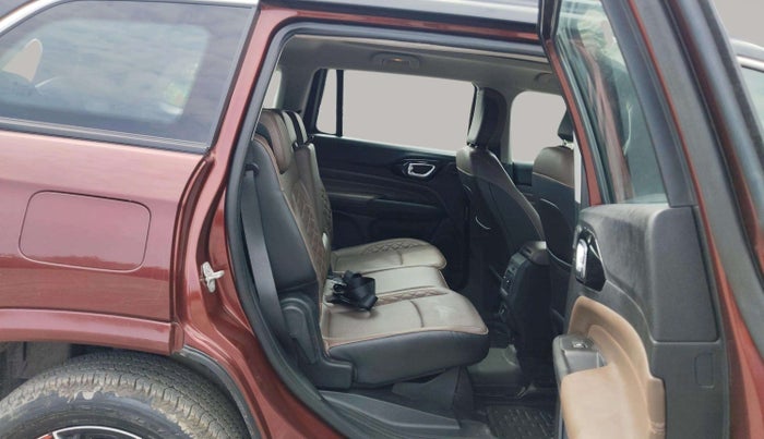 2022 Jeep MERIDIAN LIMITED (O) 4X2 AT, Diesel, Automatic, 31,269 km, Right Side Rear Door Cabin
