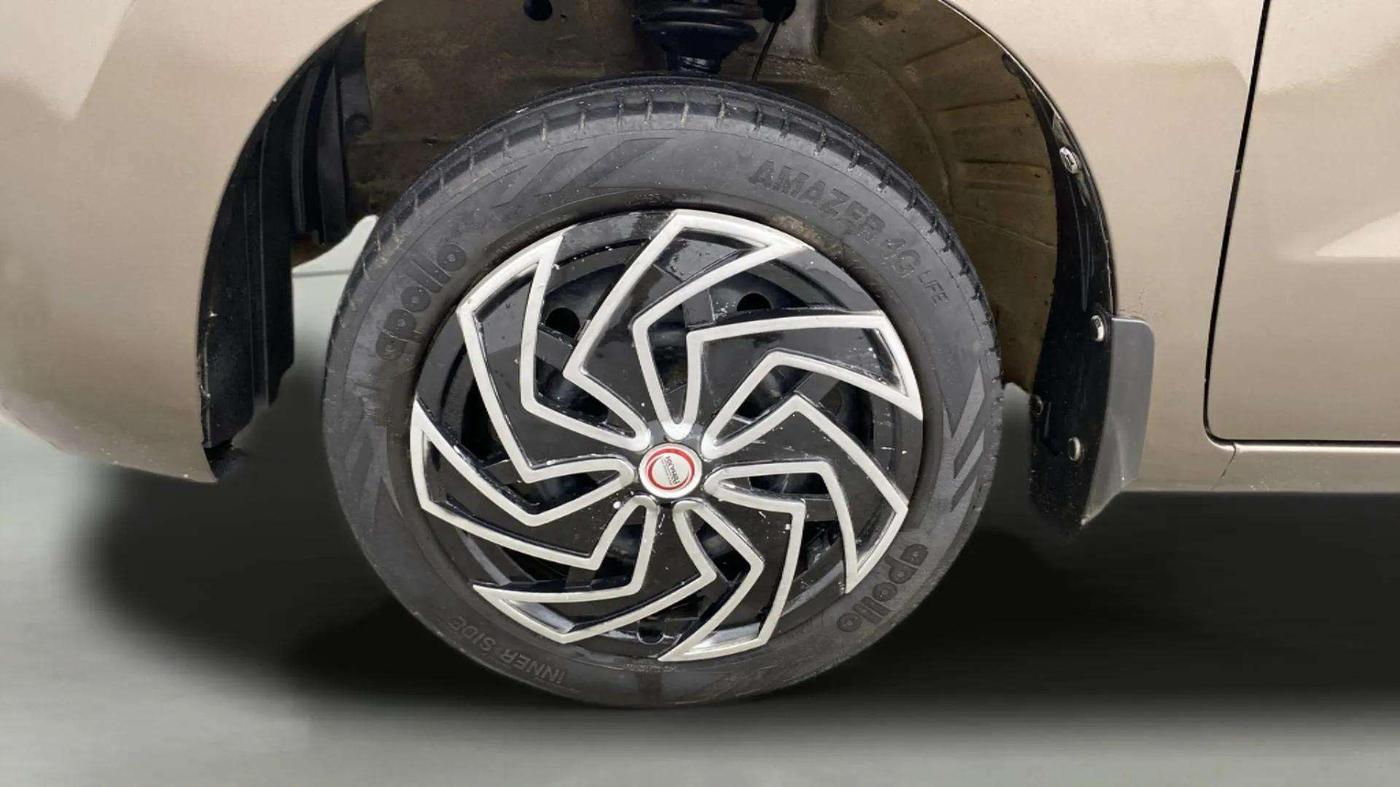 2015 Maruti Wagon R 1.0 VXI, Petrol, Manual, 47,241 km, Left Front Wheel