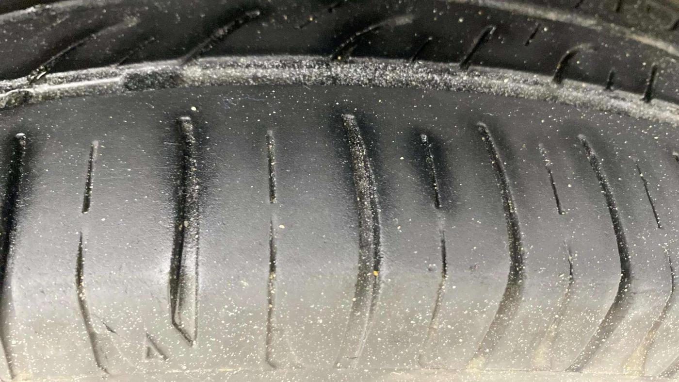 2015 Maruti Wagon R 1.0 VXI, Petrol, Manual, 47,241 km, Right Front Tyre Tread