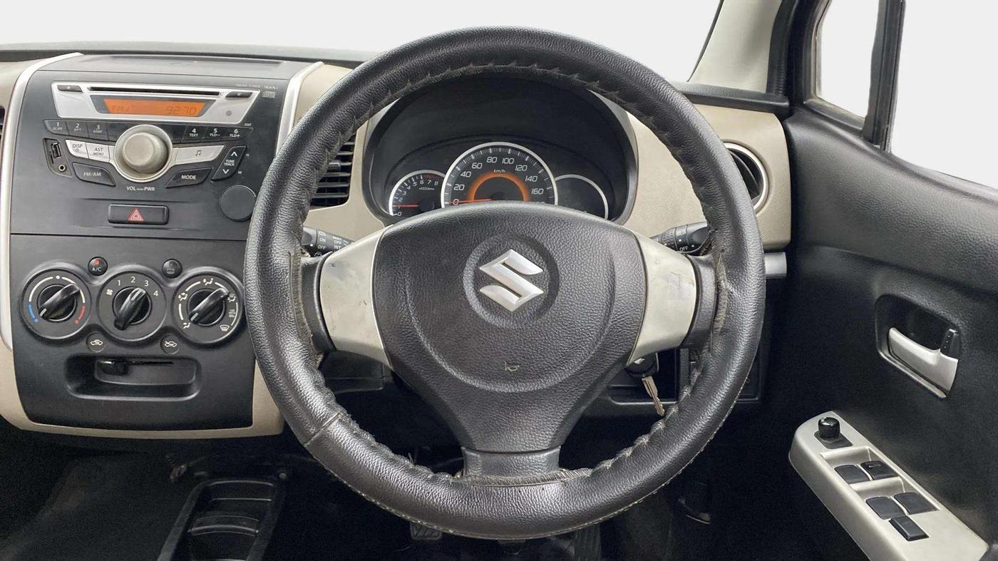 2015 Maruti Wagon R 1.0 VXI, Petrol, Manual, 47,241 km, Steering Wheel Close Up
