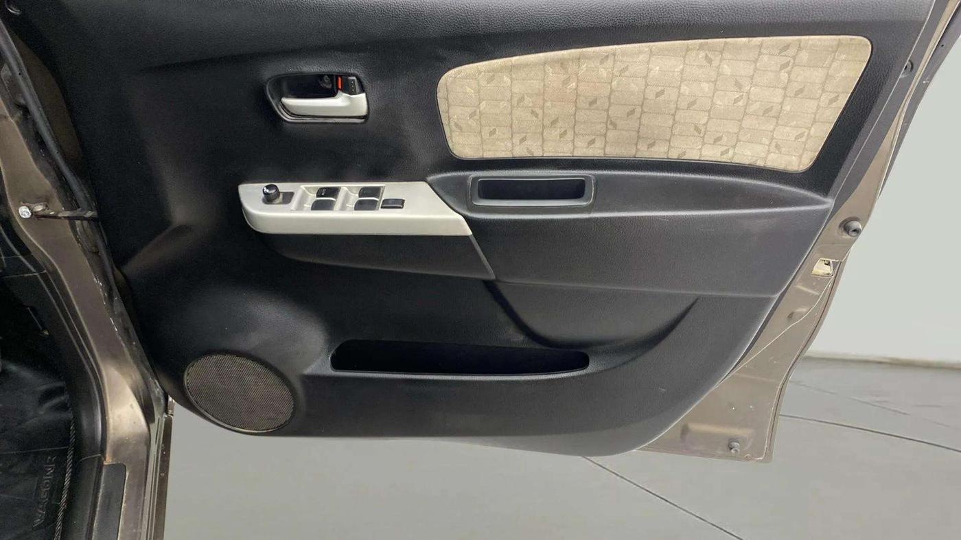 2015 Maruti Wagon R 1.0 VXI, Petrol, Manual, 47,241 km, Driver Side Door Panels Control
