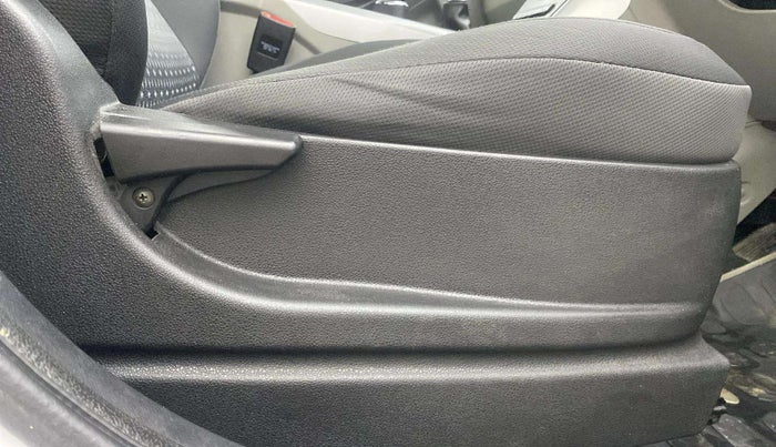 2019 Tata NEXON XM PETROL, Petrol, Manual, 54,055 km, Driver Side Adjustment Panel