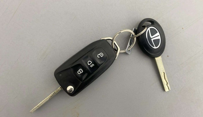 2019 Tata NEXON XM PETROL, Petrol, Manual, 54,055 km, Key Close Up