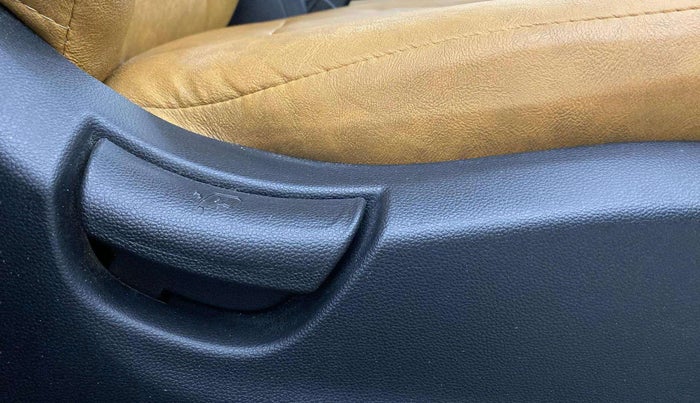 2017 Hyundai Creta E PLUS 1.6 PETROL, Petrol, Manual, 20,534 km, Driver Side Adjustment Panel