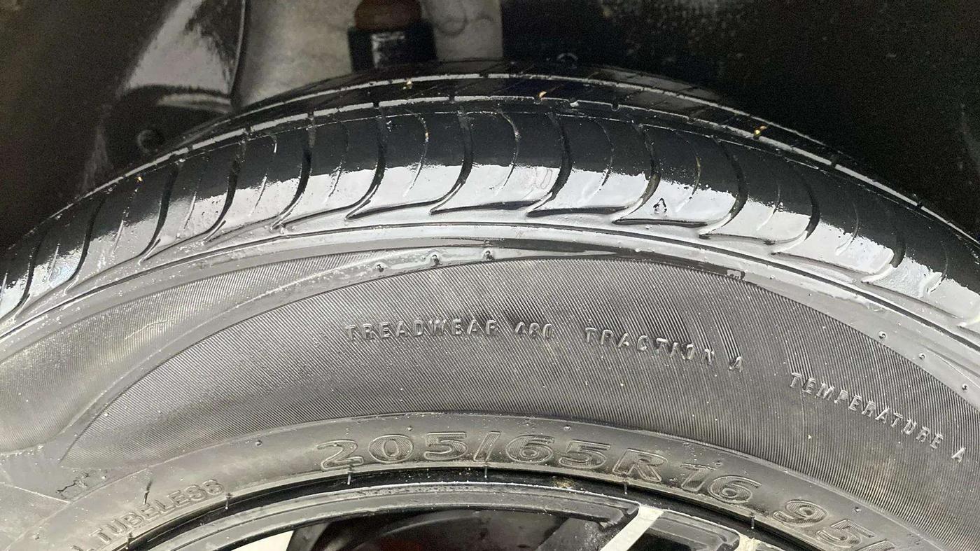 2017 Hyundai Creta E PLUS 1.6 PETROL, Petrol, Manual, 20,534 km, Right Rear Tyre Tread