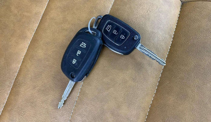 2017 Hyundai Creta E PLUS 1.6 PETROL, Petrol, Manual, 20,534 km, Key Close Up