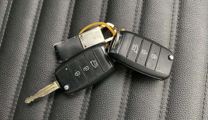 2021 KIA SONET HTK PLUS 1.2, Petrol, Manual, 50,403 km, Key Close Up